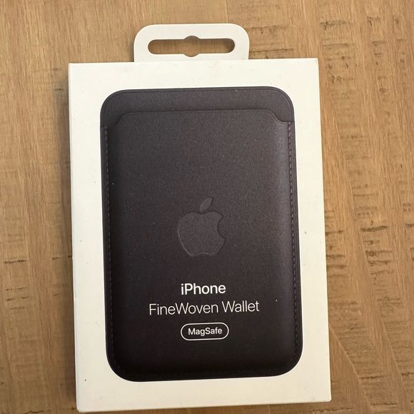 FineWoven Wallet с MagSafe